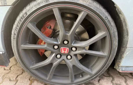 Peinture des étiers de freins Honda Civic Type R à Angres, Arras, Lens, Douai, Lille - F&L Detailing & Covering - 1
