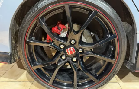 Peinture des étiers de freins Honda Civic Type R à Angres, Arras, Lens, Douai, Lille - F&L Detailing & Covering - 3